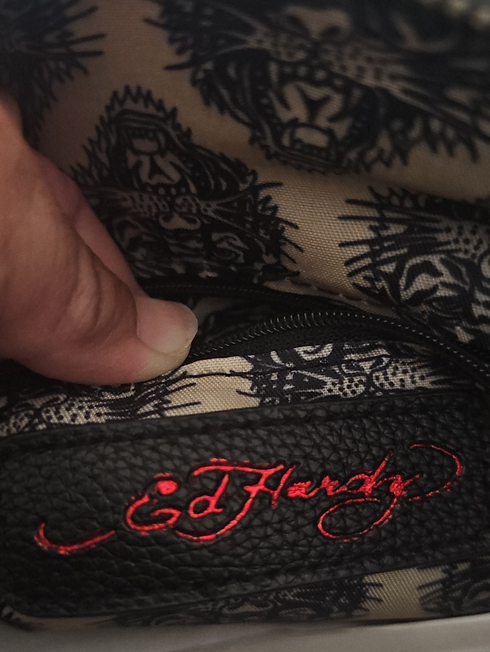 Ed Hardy Satchel & Labubu - Picture 12 of 12